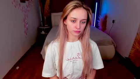 Snapshot of joyce_shinne chatting on 09-24-25, 07:33 Joyce online show from 09-24-25, 07:33