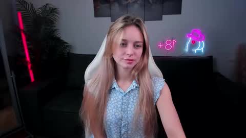 Snapshot of joyce_shinne chatting on 09-25-25, 07:56 Joyce online show from 09-25-25, 07:56