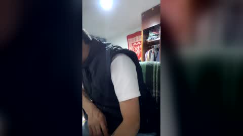Snapshot of jperezofficial1 chatting on 06-22-26, 04:20 jperezofficial1 online show from 06-22-26, 04:20