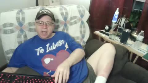 Snapshot of jpmel99 chatting on 01-19-25, 04:01 jpmel99 online show from 01-19-25, 04:01