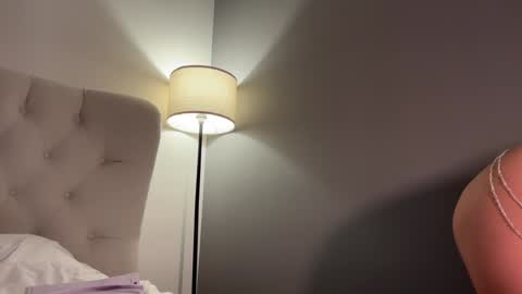 Jennie and Sophia online show from 12-26-24, 05:08