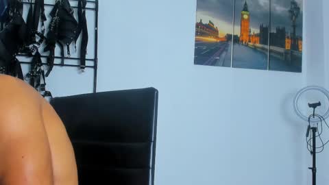 Juan Esteban online show from 10-23-25, 03:50