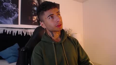 Snapshot of juancamilo_66 chatting on 12-19-24, 06:01 Juan online show from 12-19-24, 06:01