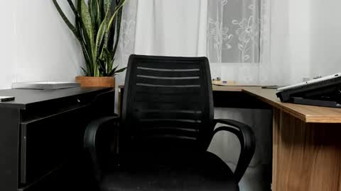 Juan Diego Uribe online show from 11-08-25, 01:17