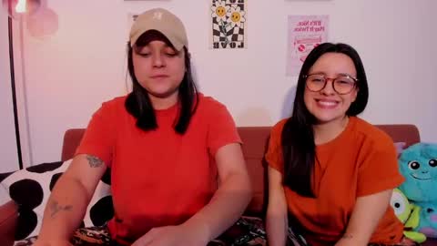 juanitaaa_ online show from 05-15-26, 02:18