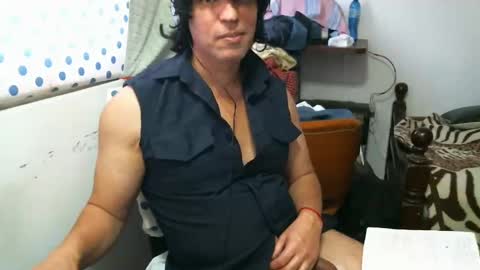 Snapshot of juanito2727 chatting on 01-20-25, 10:04 amor online show from 01-20-25, 10:04