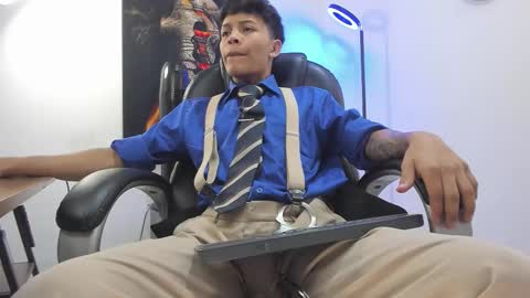 Snapshot of juank_wss chatting on 11-08-25, 02:39 Juank online show from 11-08-25, 02:39