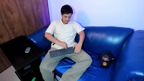 Snapshot of juanmechanic chatting on 11-12-25, 03:12 JUAN online show from 11-12-25, 03:12