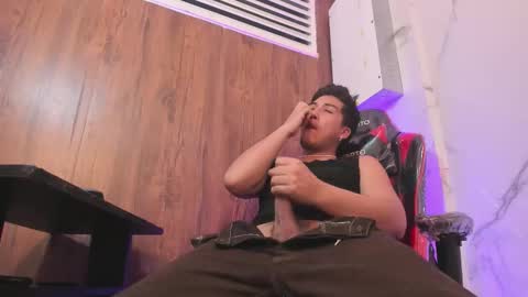 Snapshot of juanmechanic chatting on 11-14-25, 11:13 JUAN online show from 11-14-25, 11:13