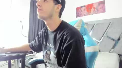 juannvalencia11 online show from 04-22-26, 02:47