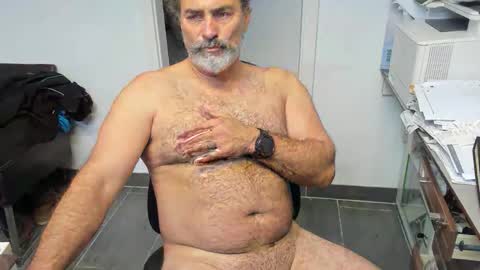 Snapshot of juergenkru chatting on 10-26-25, 04:35 Giovanni50pro online show from 10-26-25, 04:35