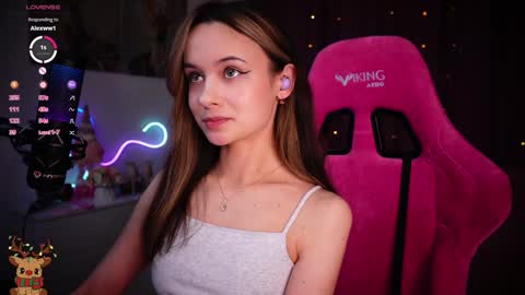 Snapshot of juicy___angel chatting on 12-10-24, 06:38 Angelina online show from 12-10-24, 06:38