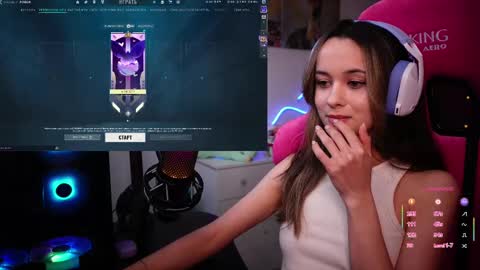 Snapshot of juicy___angel chatting on 02-13-25, 11:26 Angelina online show from 02-13-25, 11:26