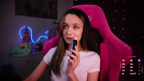 Snapshot of juicy___angel chatting on 02-18-25, 08:03 Angelina online show from 02-18-25, 08:03