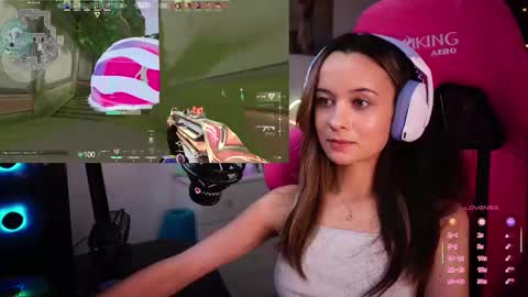 Snapshot of juicy___angel chatting on 03-08-25, 02:23 Angelina online show from 03-08-25, 02:23