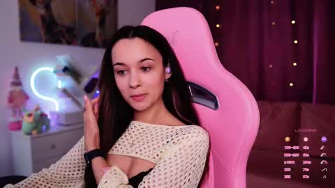 Snapshot of juicy___angel chatting on 09-10-25, 10:04 Angelina online show from 09-10-25, 10:04