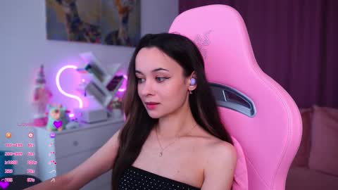 Snapshot of juicy___angel chatting on 10-15-25, 11:10 Angelina online show from 10-15-25, 11:10