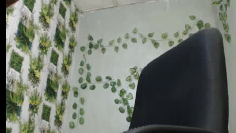 Snapshot of juicy_gold22 chatting on 02-06-25, 12:05 Mariagold online show from 02-06-25, 12:05