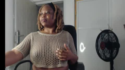 Snapshot of juicy_gold22 chatting on 05-23-26, 05:56 Mariagold online show from 05-23-26, 05:56
