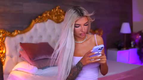 Snapshot of juicy_jessye chatting on 06-30-26, 07:59 Jessye online show from 06-30-26, 07:59