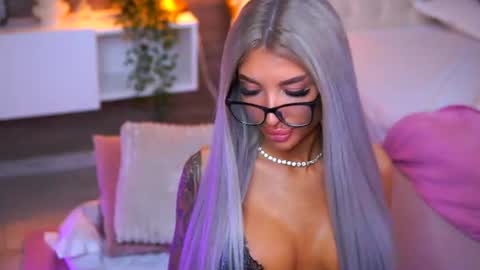 Snapshot of juicy_jessye chatting on 07-14-26, 02:05 Jessye online show from 07-14-26, 02:05