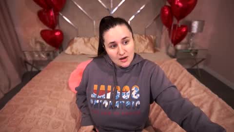 Snapshot of juicyberryy chatting on 02-12-25, 06:09 Milana online show from 02-12-25, 06:09
