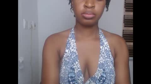 Snapshot of juicykinkx chatting on 10-19-25, 03:45 juicykinkx online show from 10-19-25, 03:45