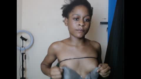 Snapshot of juicynwetx chatting on 02-23-25, 04:57 juicynwetx online show from 02-23-25, 04:57