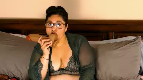 Juicy Teacher online show from 03-16-26, 04:00