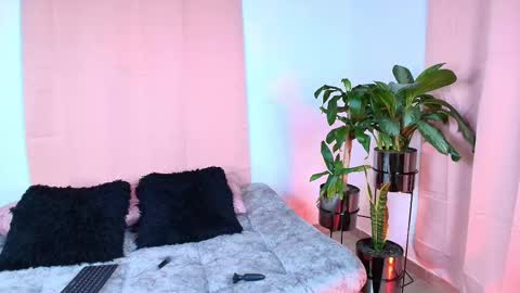 Jules and Gia online show from 09-29-25, 10:09