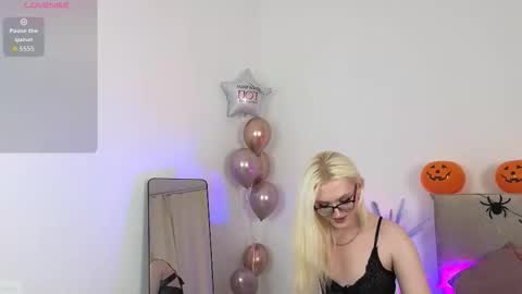 Snapshot of jules_night chatting on 10-29-25, 11:39 Jules Night online show from 10-29-25, 11:39