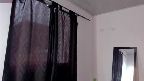 Juli Modelo Independiente online show from 03-06-25, 04:17