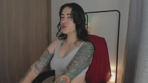 Juli Modelo Independiente online show from 05-05-26, 06:27