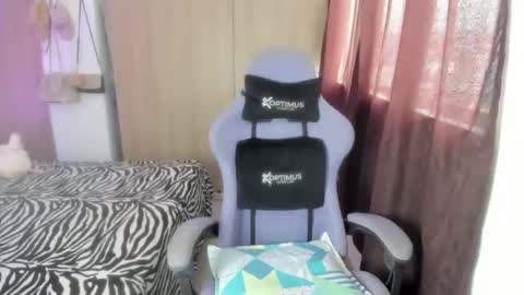 juli_santos_22 online show from 04-18-26, 09:26