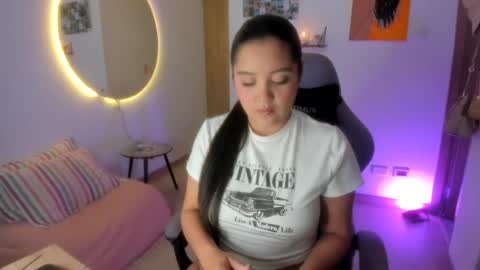 Snapshot of juli_santos_22 chatting on 07-19-26, 04:11 juli_santos_22 online show from 07-19-26, 04:11