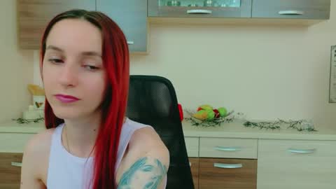 JuliaJae online show from 04-26-26, 06:11