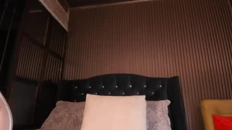 Julia online show from 04-23-26, 05:30