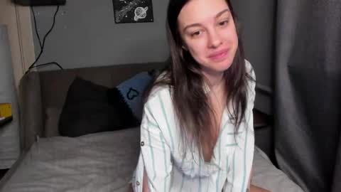 Snapshot of julia_jellyfish chatting on 03-28-26, 12:10 Julia online show from 03-28-26, 12:10