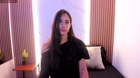 J U L IA   M A R T I N E Z online show from 02-10-26, 11:36