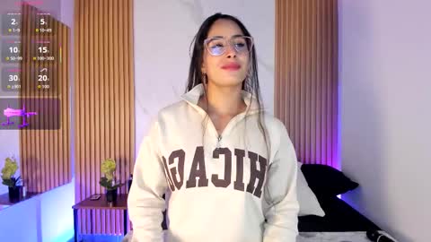 J U L IA   M A R T I N E Z online show from 02-24-26, 11:41