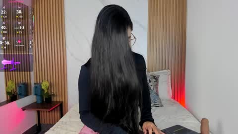 J U L IA   M A R T I N E Z online show from 03-31-26, 11:32