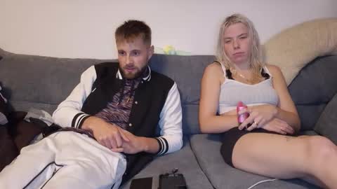 Snapshot of julia_official chatting on 10-17-25, 07:38 julia_official online show from 10-17-25, 07:38