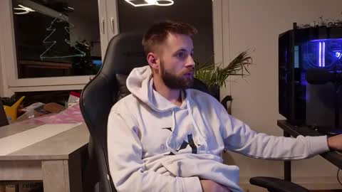 julia_official online show from 01-11-26, 07:30