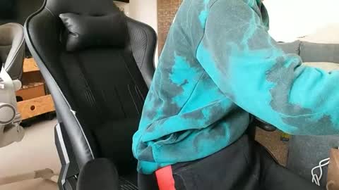 julia_official online show from 02-21-26, 09:32