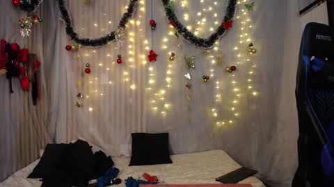 Juliana online show from 12-30-24, 07:37