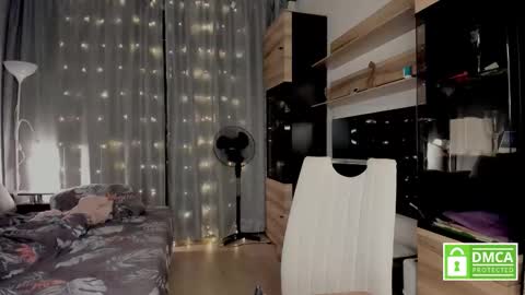 julia_t_mog online show from 10-17-25, 08:22