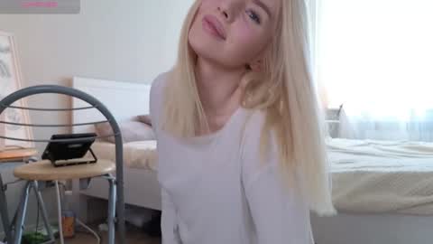 Molly online show from 12-08-24, 06:11