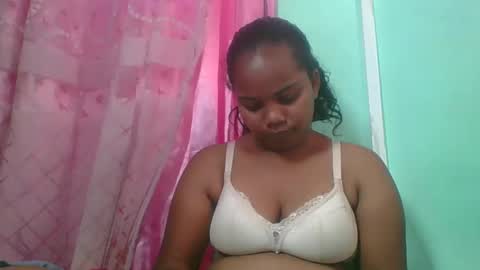 juliah02 online show from 01-24-25, 05:42