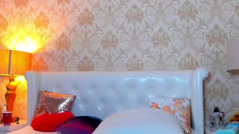 Snapshot of juliahunts chatting on 06-06-26, 11:15 JuliaHunt online show from 06-06-26, 11:15