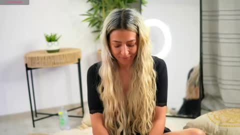 Julia online show from 04-18-26, 07:58